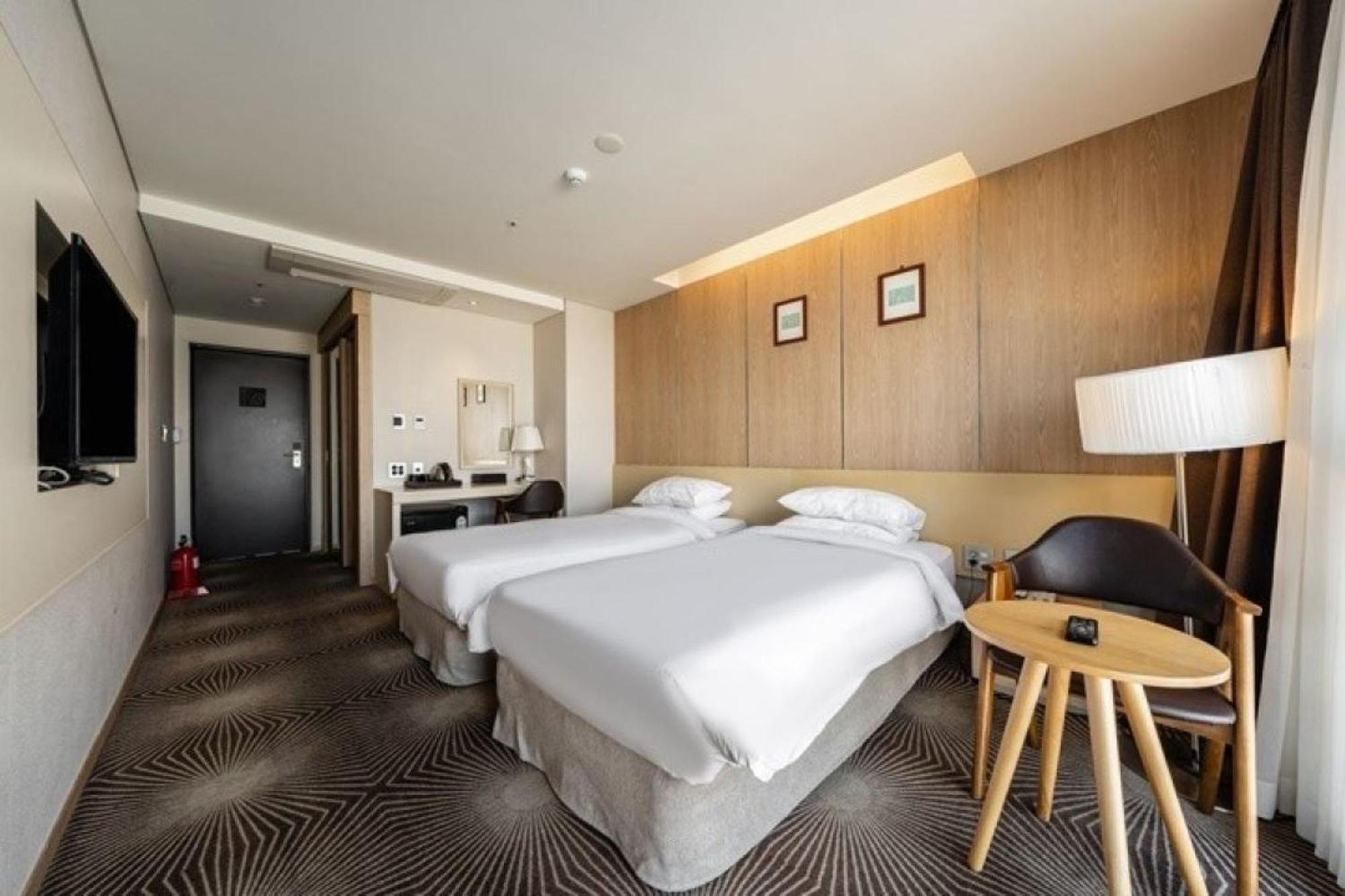 Golden Daisy Hotel Seogwipo Ngoại thất bức ảnh